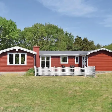 Pet Friendly In With Kitchen